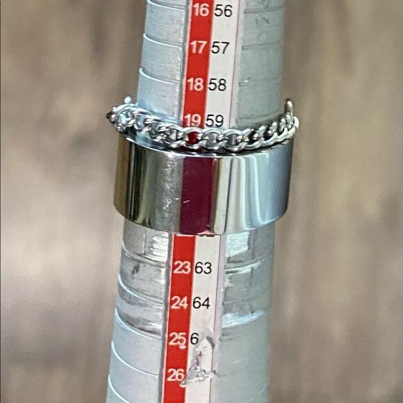 Silver Dangling Curb Chain Wide Stainless Steel Statement Band Ring NEW - Picture 5 of 5
